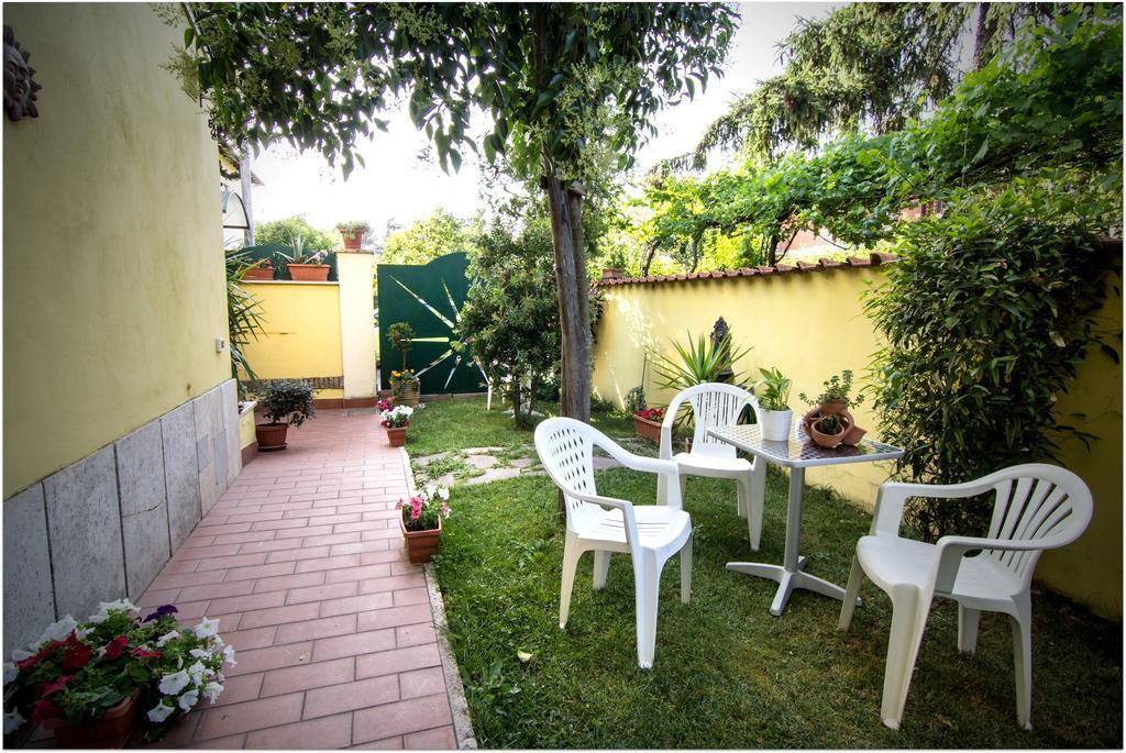 B&B Degli Amici Чампино Екстериор снимка