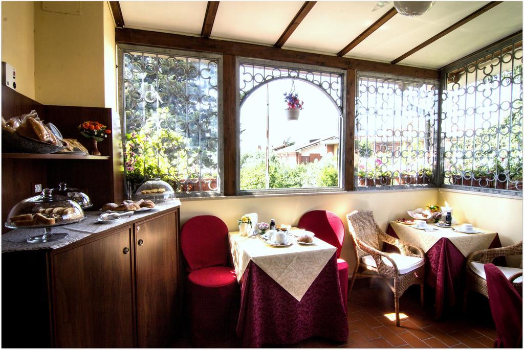 B&B Degli Amici Чампино Екстериор снимка
