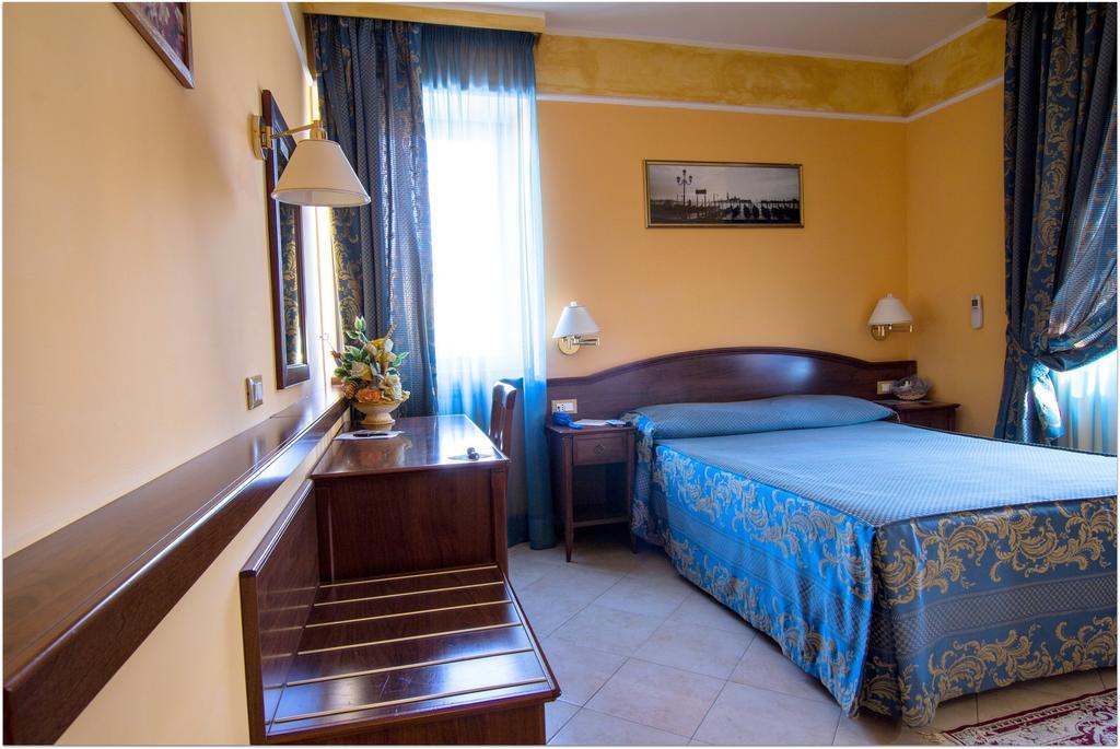 B&B Degli Amici Чампино Стая снимка