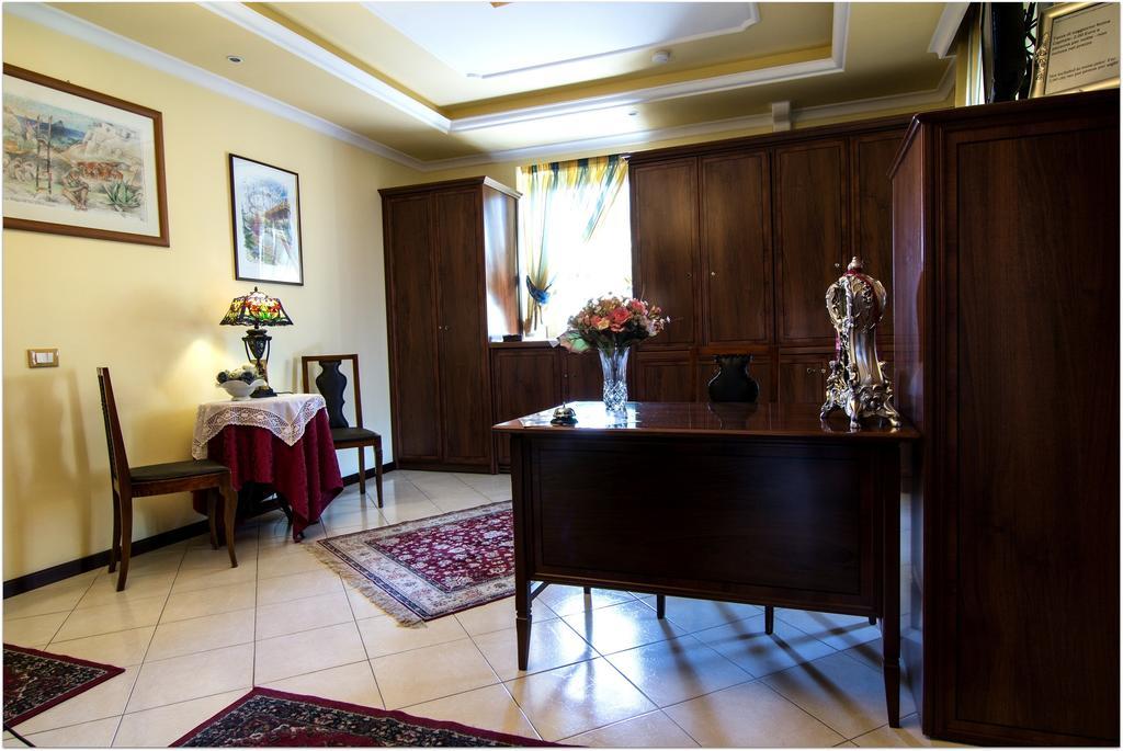 B&B Degli Amici Чампино Екстериор снимка