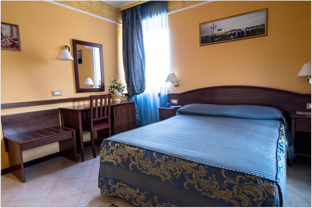 B&B Degli Amici Чампино Стая снимка